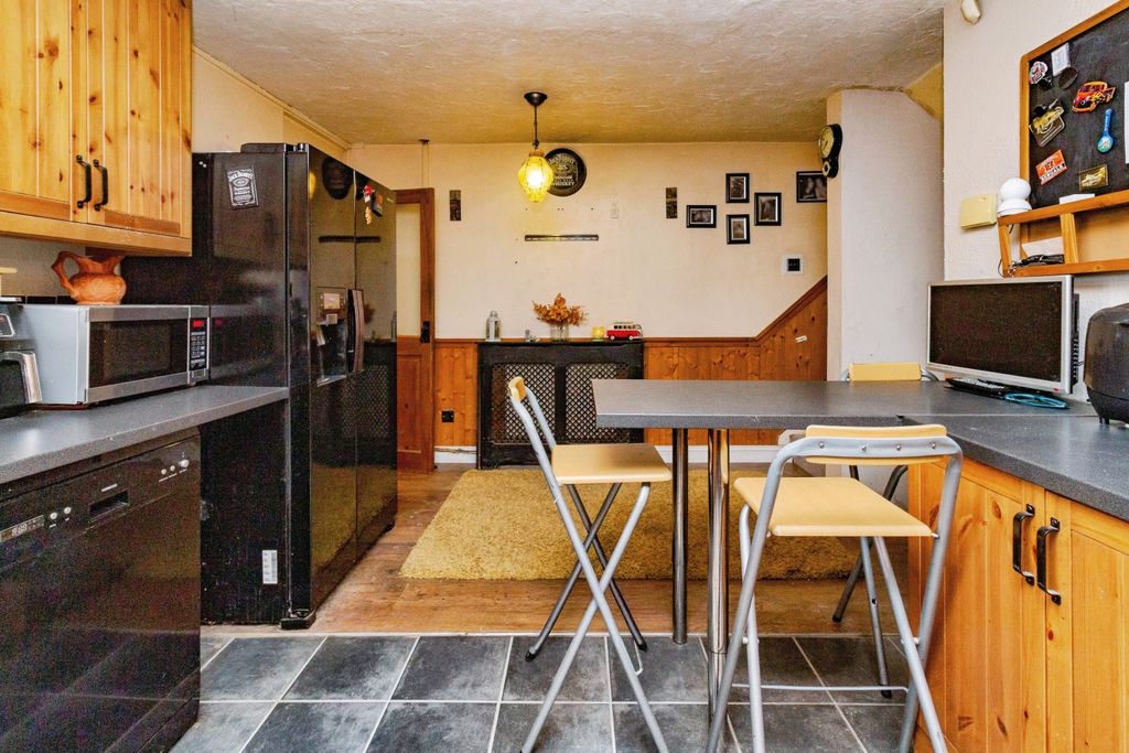 Property photo 3 of 15 Kitchen