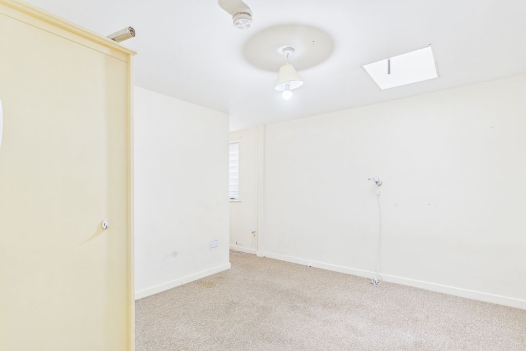 Property photo 1 of 4