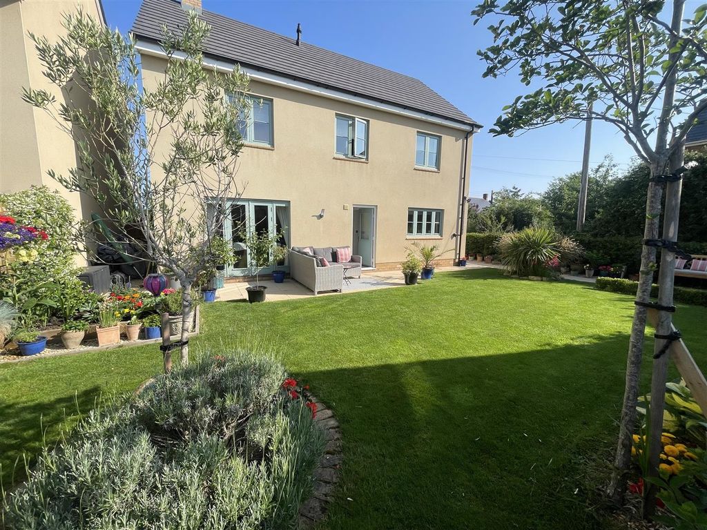 Property photo 3 of 11