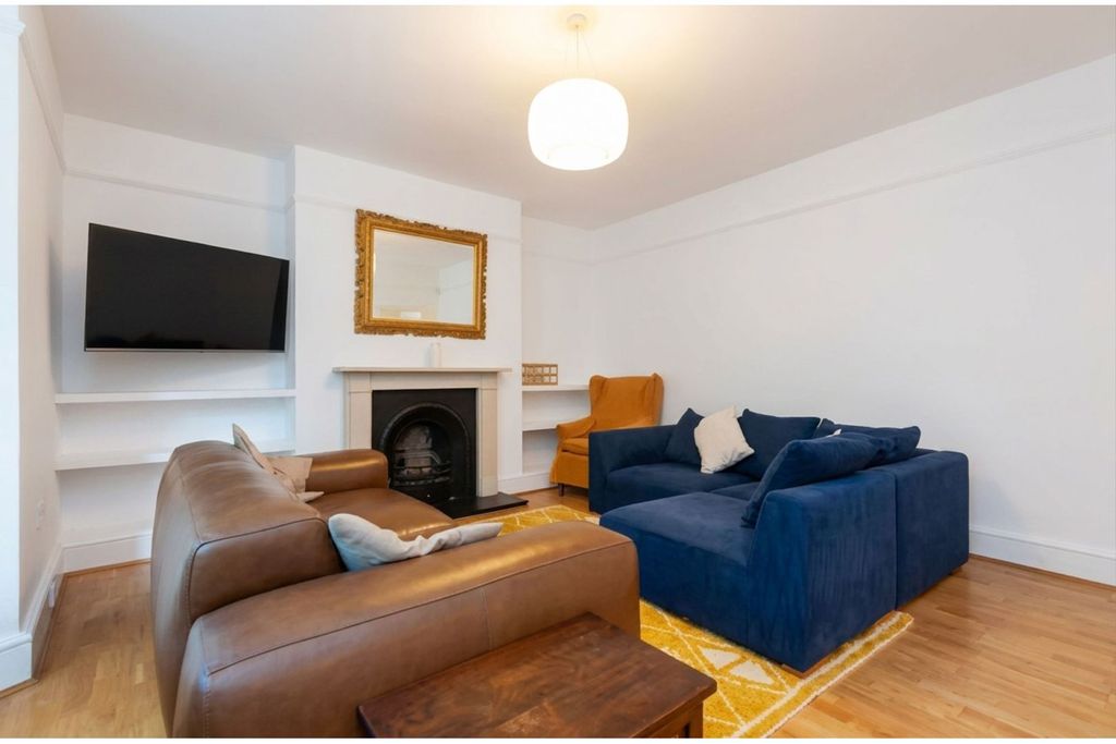 Property photo 2 of 17