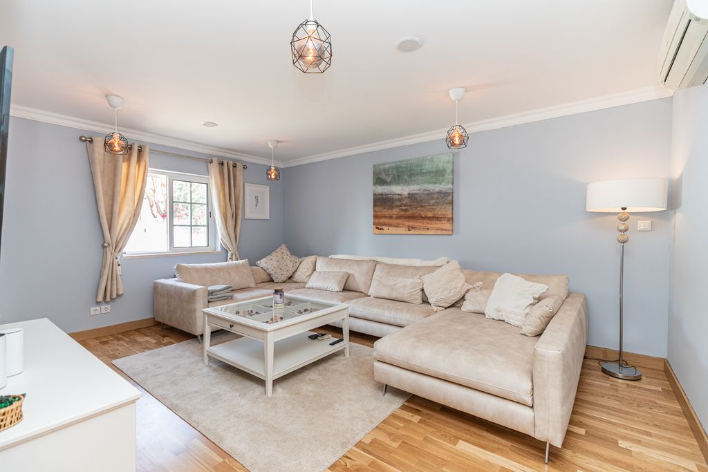 Property photo 3 of 33