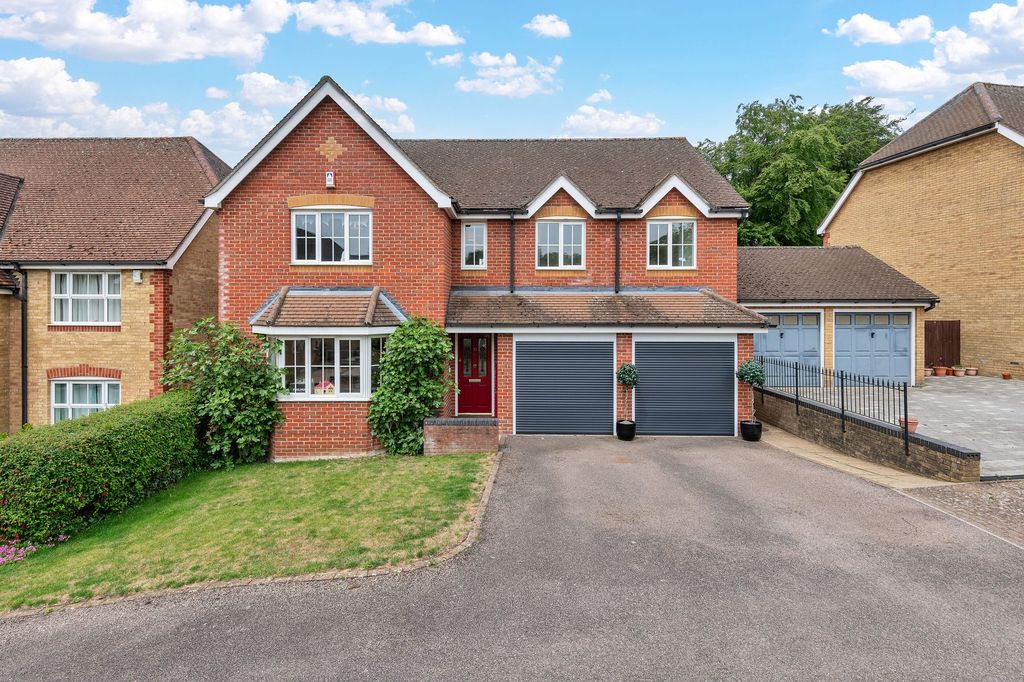 Property photo 1 of 32