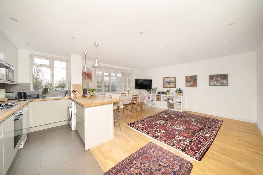 Property photo 2 of 9 Greville Hall New Livinglg.Jpg