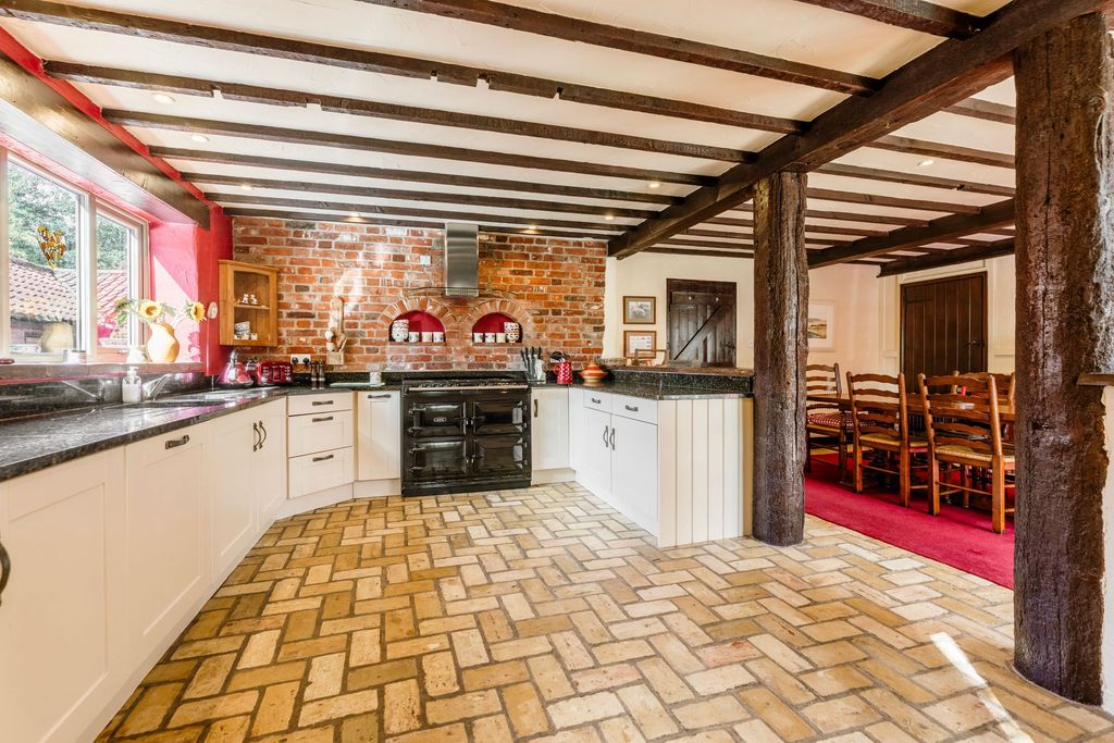 Property photo 2 of 29