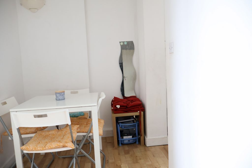 Property photo 2 of 25