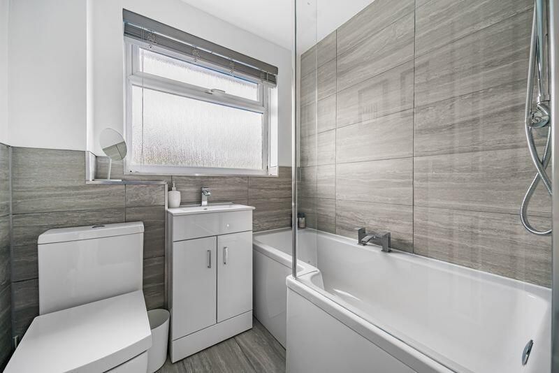 Property photo 3 of 10 Bathroom