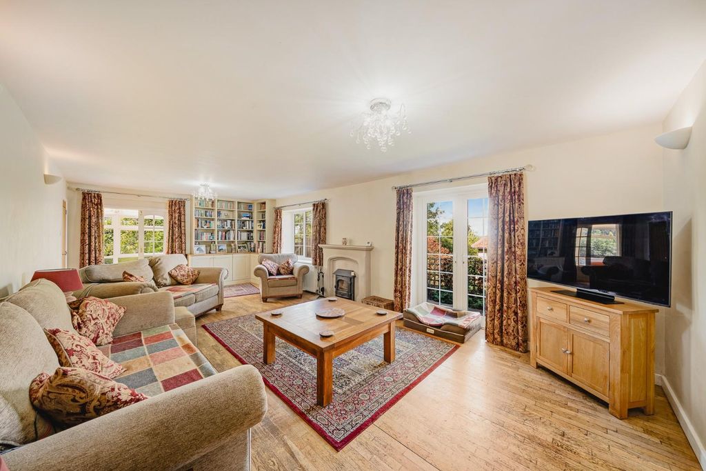 Property photo 2 of 23 Sitting Room.Jpg