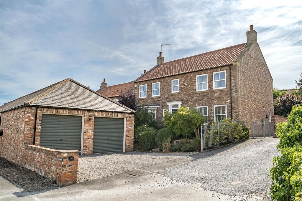 Property photo 1 of 27 External