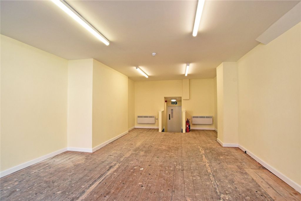 Property photo 2 of 8 Picture No. 11