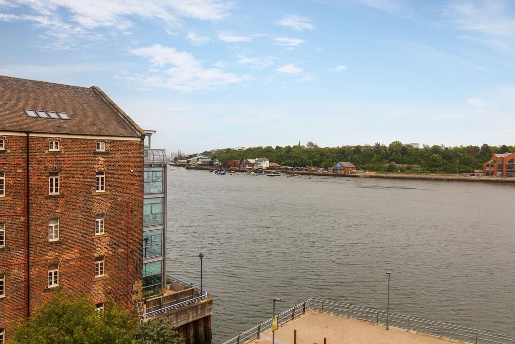 Property photo 1 of 9 External