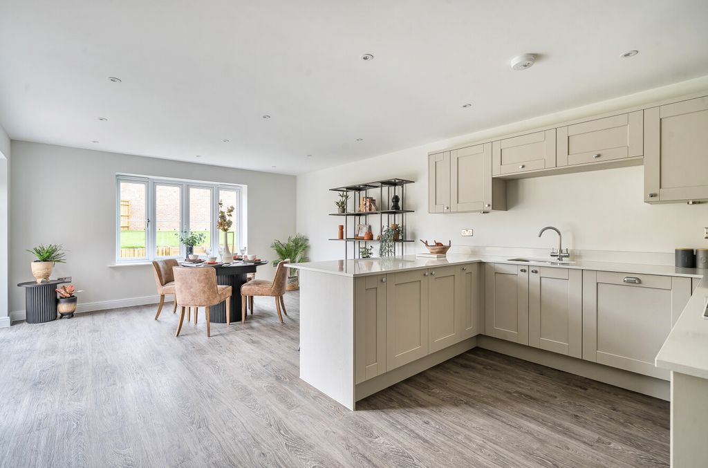 Property photo 3 of 20 1364805-38-68E910...