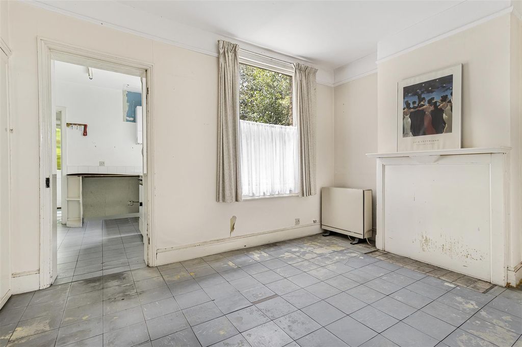 Property photo 3 of 17 12_81800.Jpg