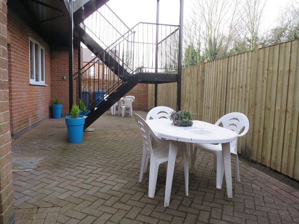 Property photo 2 of 15 A Spacious And Inviting Garden Area Perfect For So...