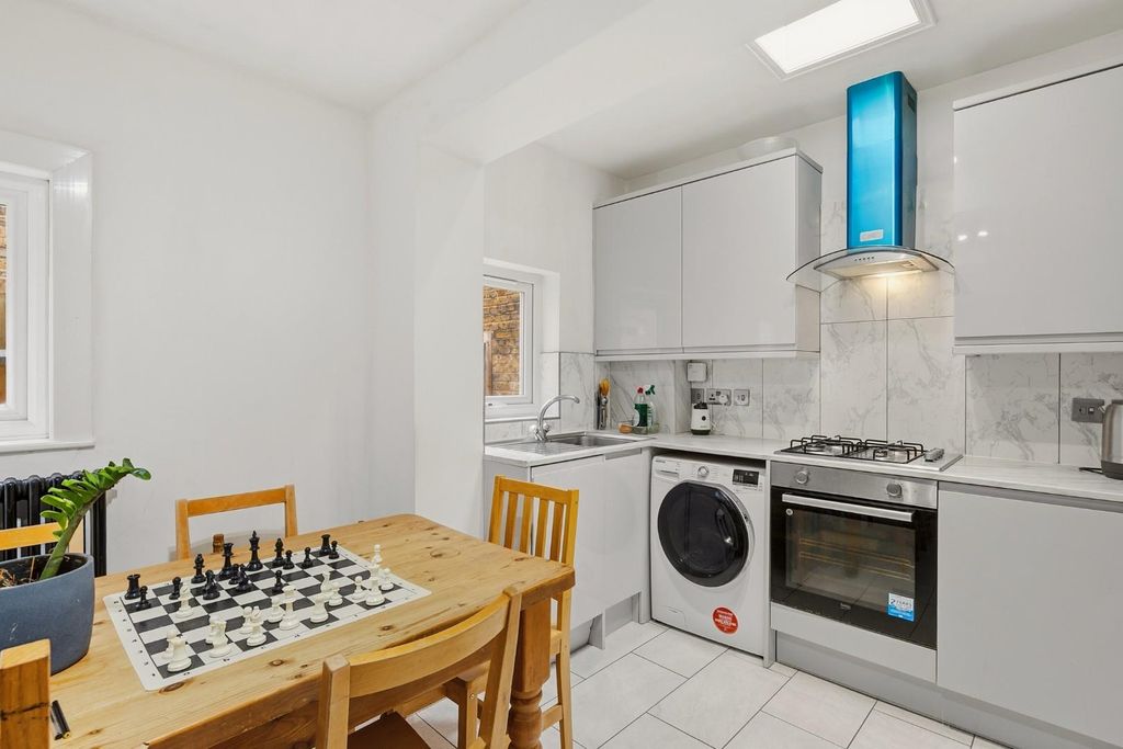 Property photo 3 of 12 Coldharbourlane143-2.Jpg