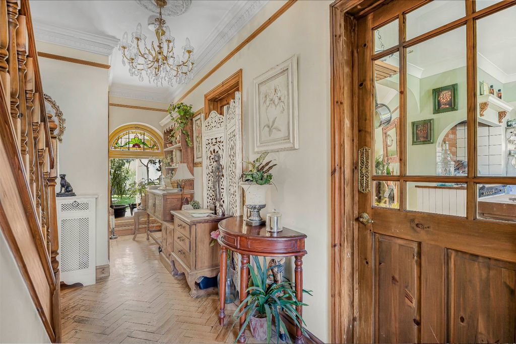 Property photo 2 of 21 Entrance Hall