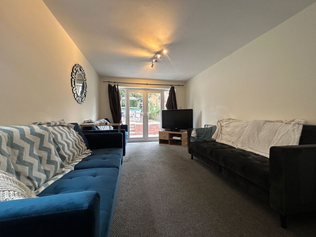Property photo 3 of 12 B7262d44-5861-4F47-A028-18E14F48E6ce