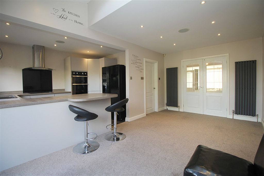 Property photo 1 of 39 Kitchen / Diner