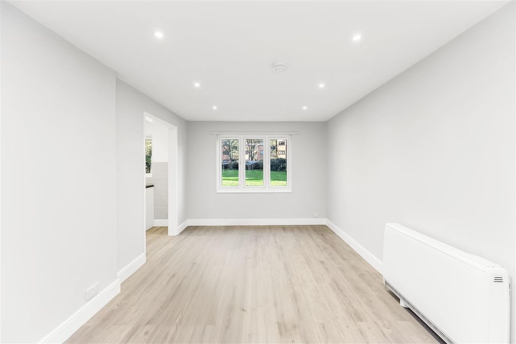 Property photo 2 of 17 1 Poplar Court-9.Jpg