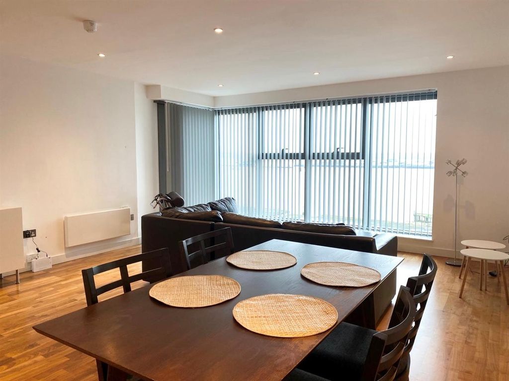 Property photo 3 of 11 50 Princes Dock Living Room 2024.Jpg