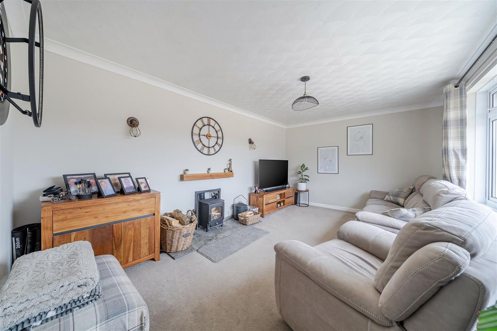 Property photo 3 of 15 Sitting Room