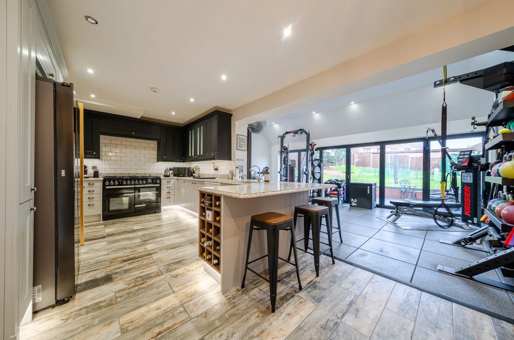 Property photo 3 of 21 1387769-9-6941472...