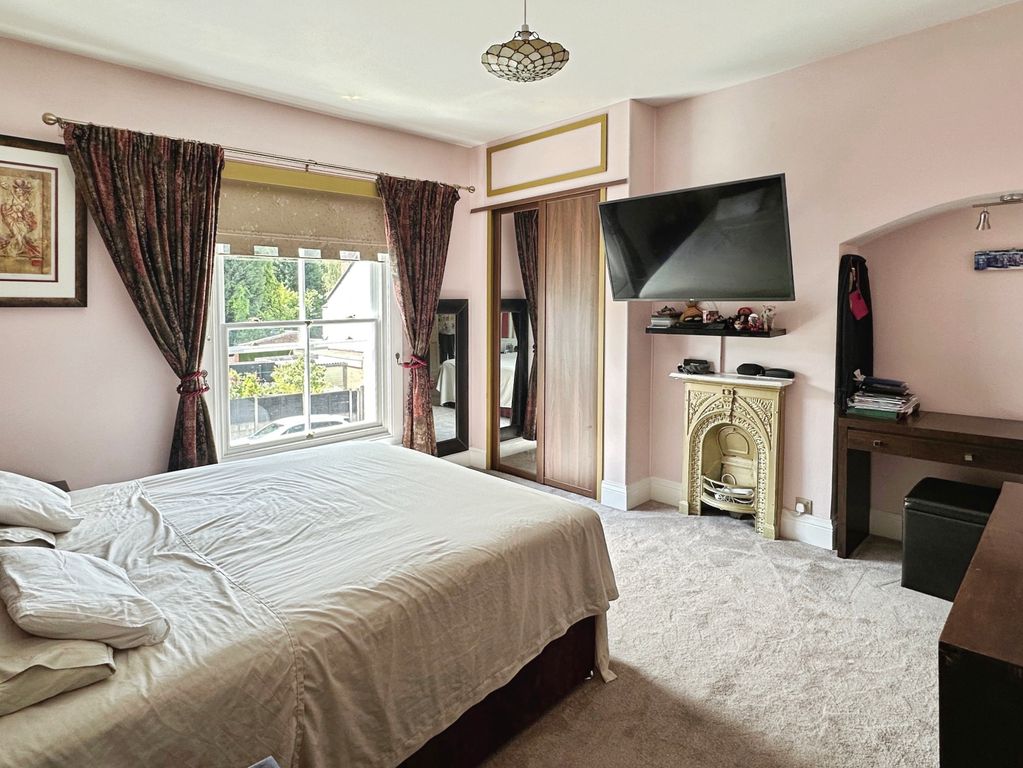 Property photo 3 of 21 Bedroom One