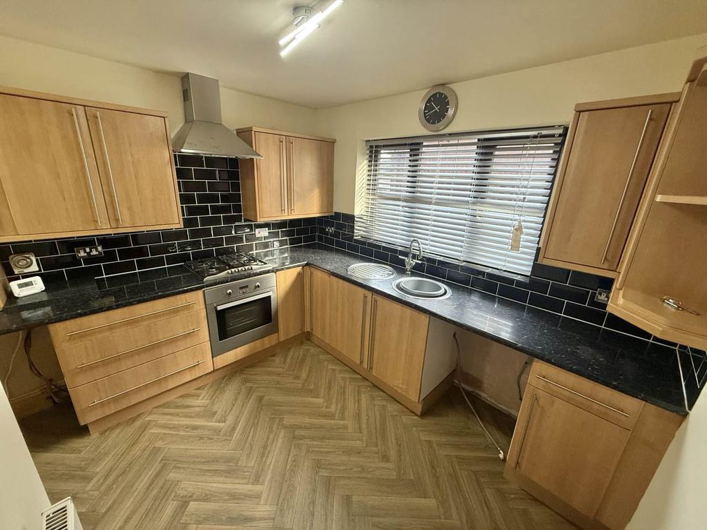 Property photo 2 of 10 225 Sheffield Road - Pic 1
