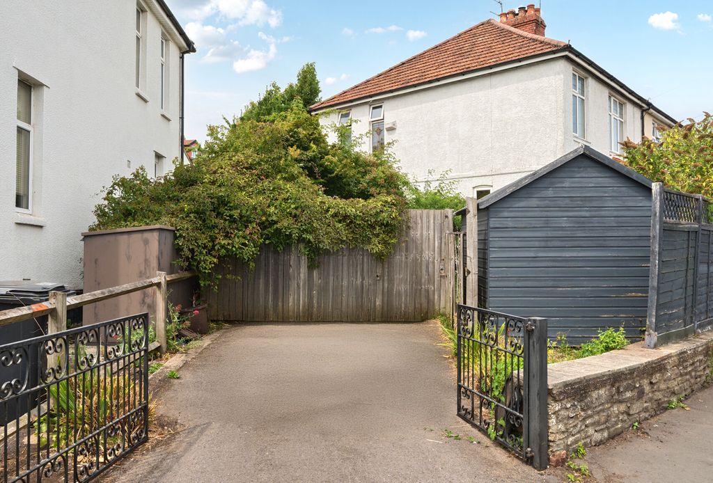 Property photo 3 of 13 31-6A60B8E049904-...
