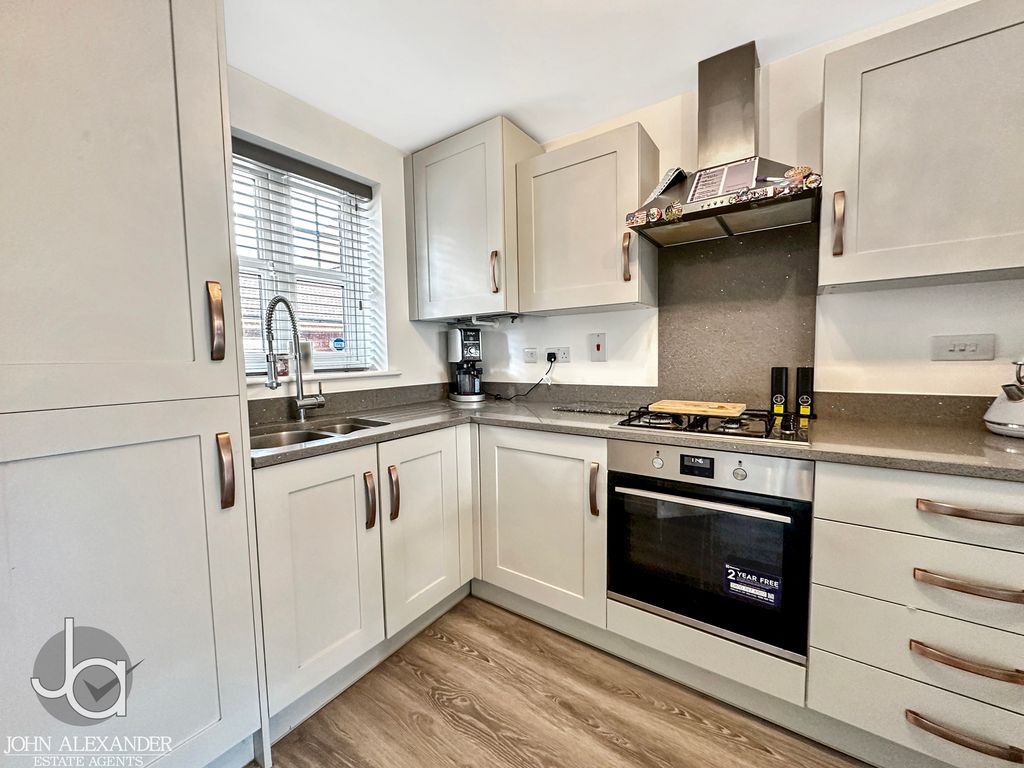 Property photo 3 of 12 20260420_114707306_0.5