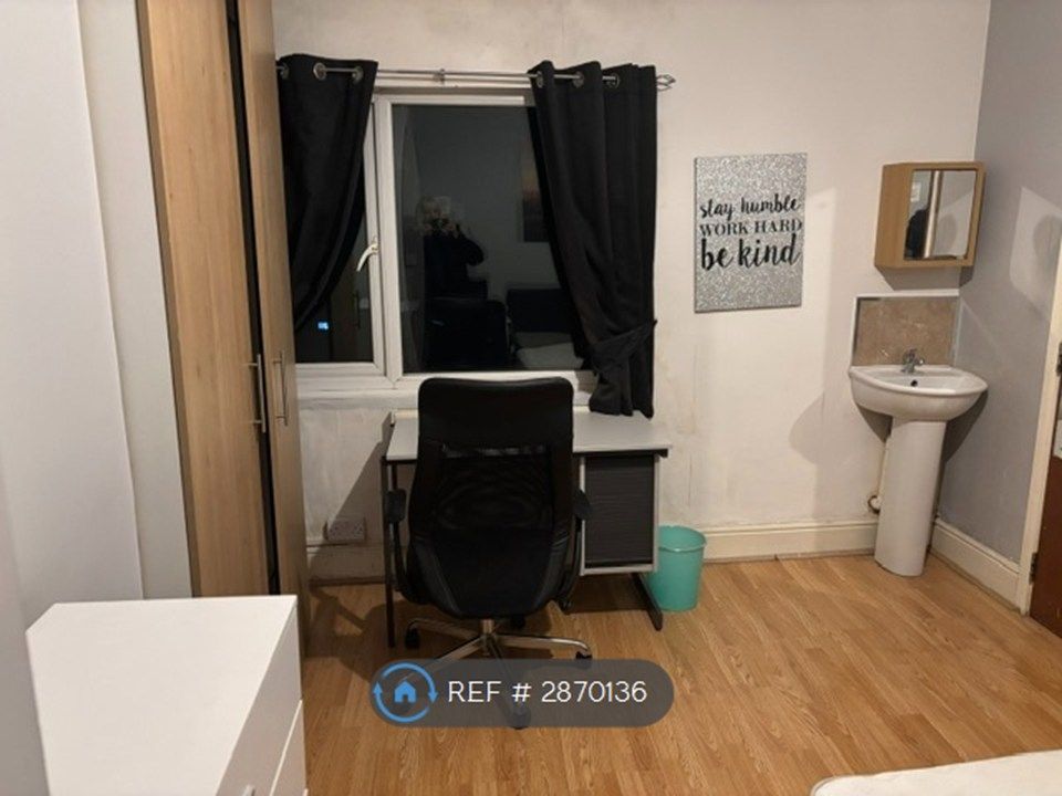 Property photo 2 of 10 Room 4 Picture 2