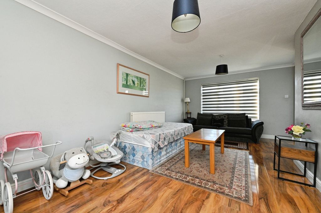 Property photo 3 of 20 60016