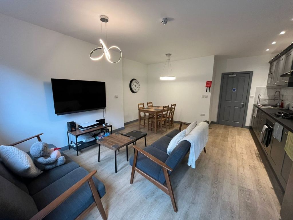 Property photo 3 of 21