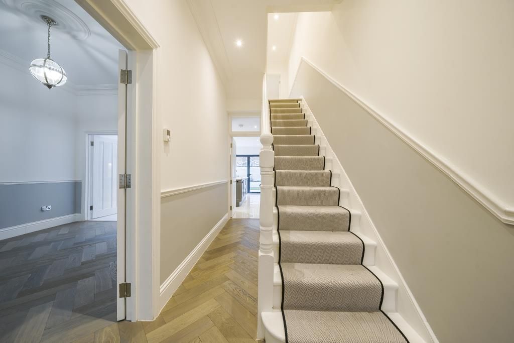 Property photo 3 of 21 Hallway