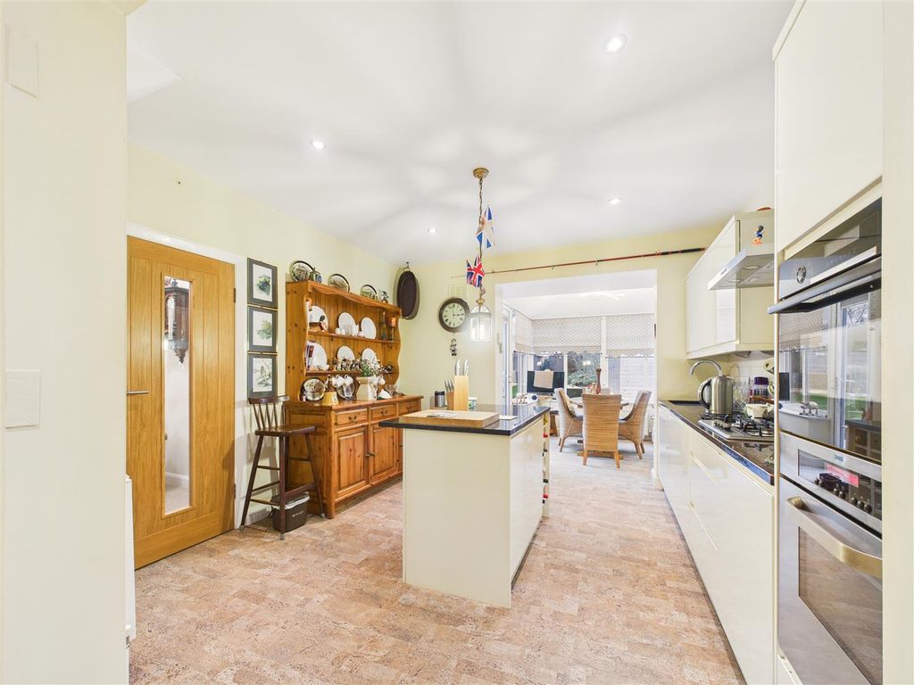 Property photo 2 of 13 Cam05451G0-Pr0091-Still012.Jpg