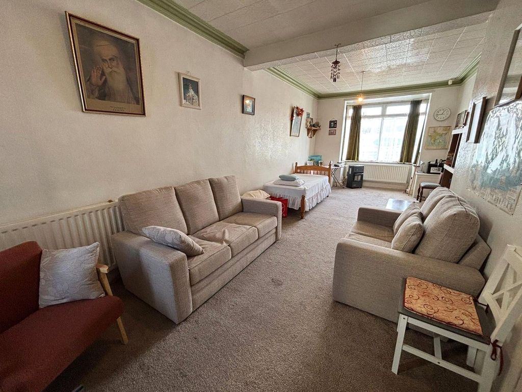 Property photo 2 of 17 Picture No. 12