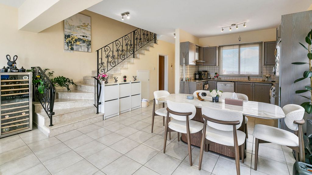 Property photo 3 of 33