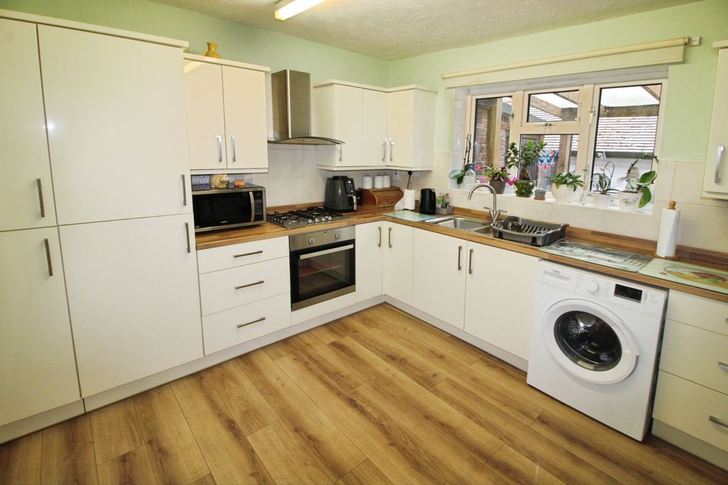 Property photo 3 of 20 Kitchen.Jpg