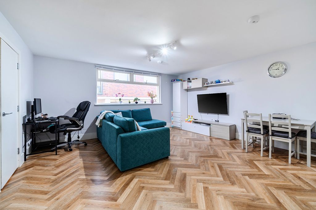 Property photo 3 of 20 1415799-13-699F19...