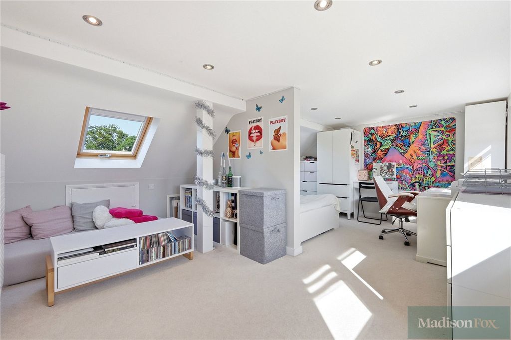 Property photo 2 of 31 Picture No. 27