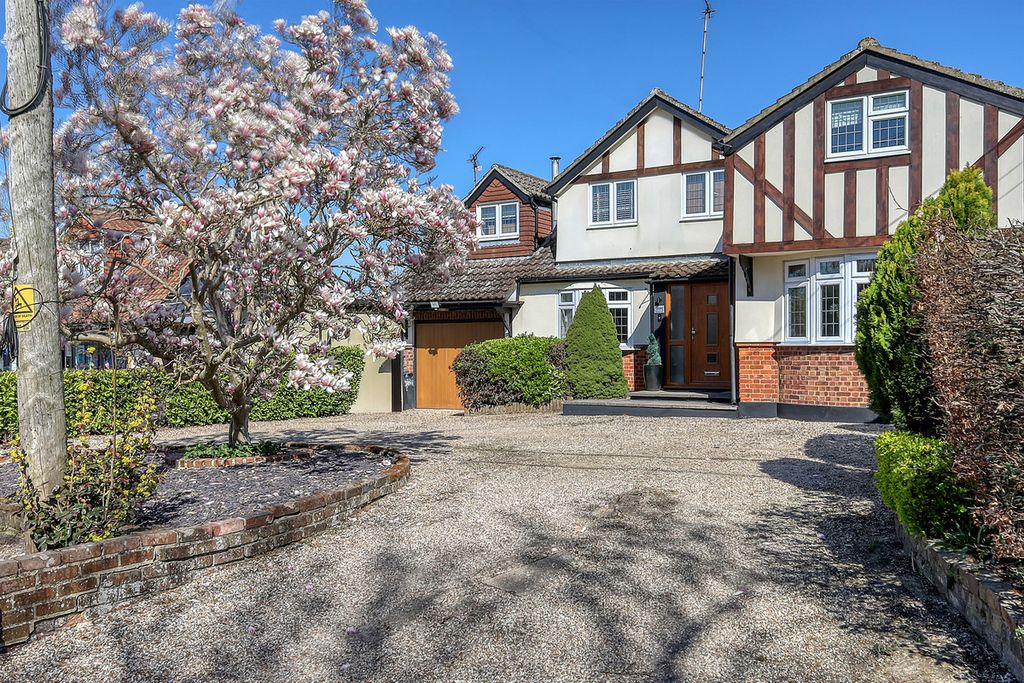 Property photo 1 of 32