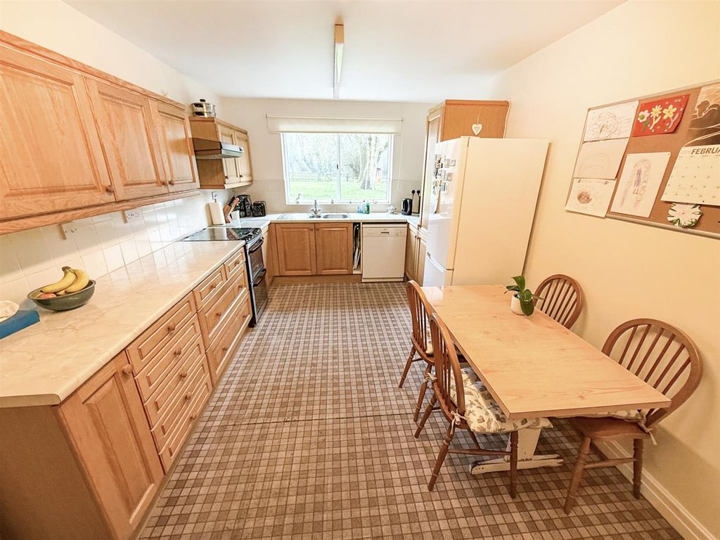 Property photo 2 of 20 Kitchen