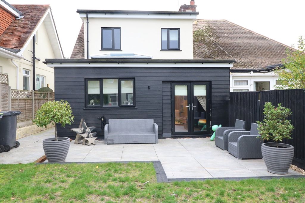 Property photo 2 of 28