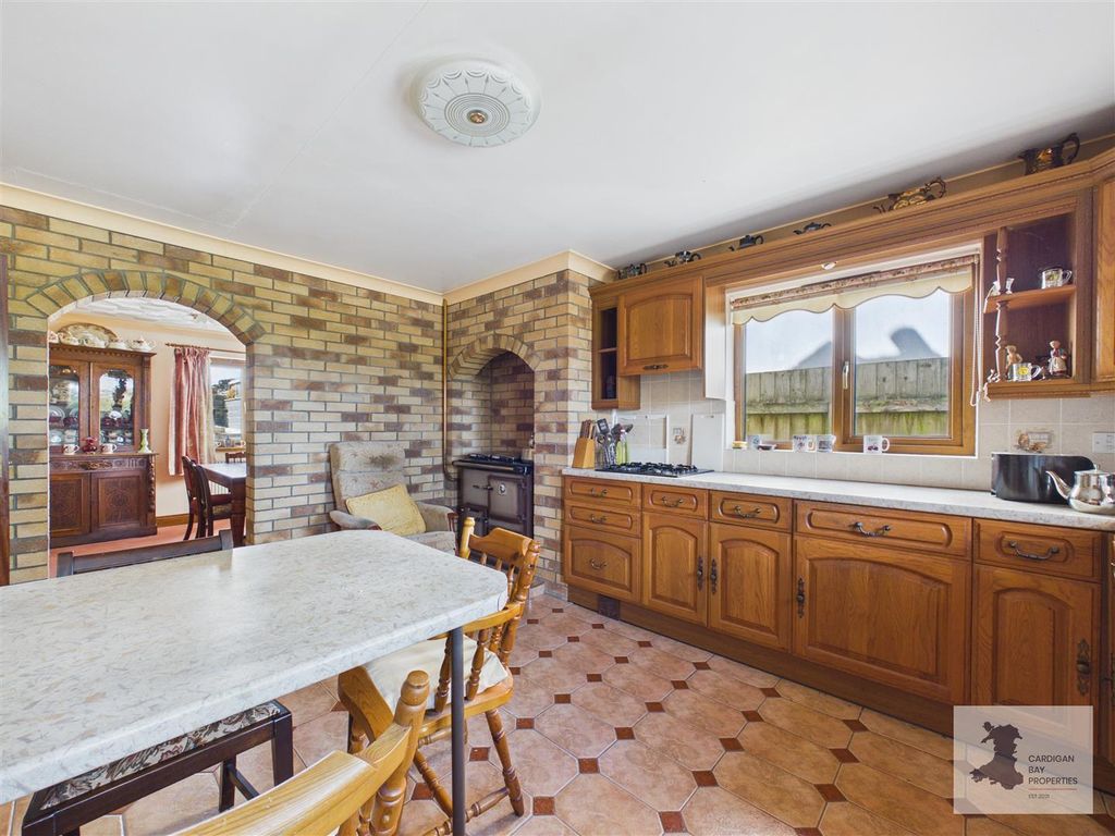 Property photo 3 of 39 Kitchen