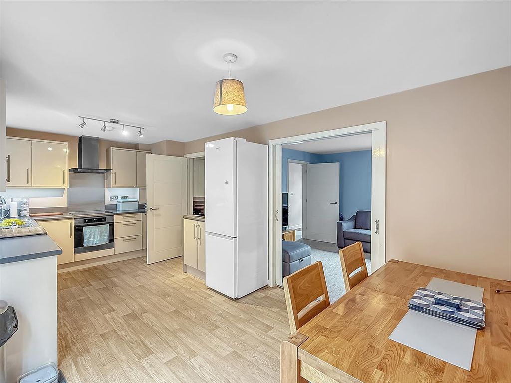 Property photo 2 of 12 A824Dffebc507F46353E565Bfb5c3A76Cab7F70A.Jpg