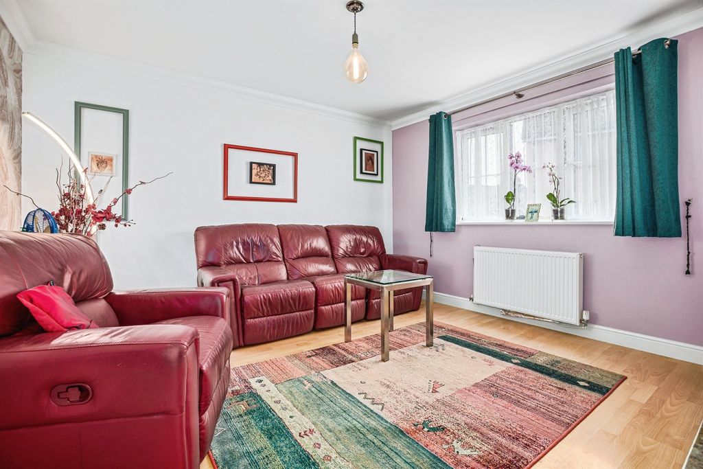 Property photo 3 of 17