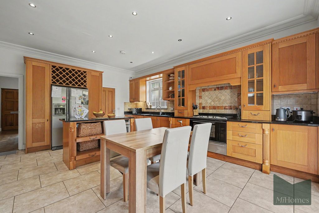 Property photo 3 of 19