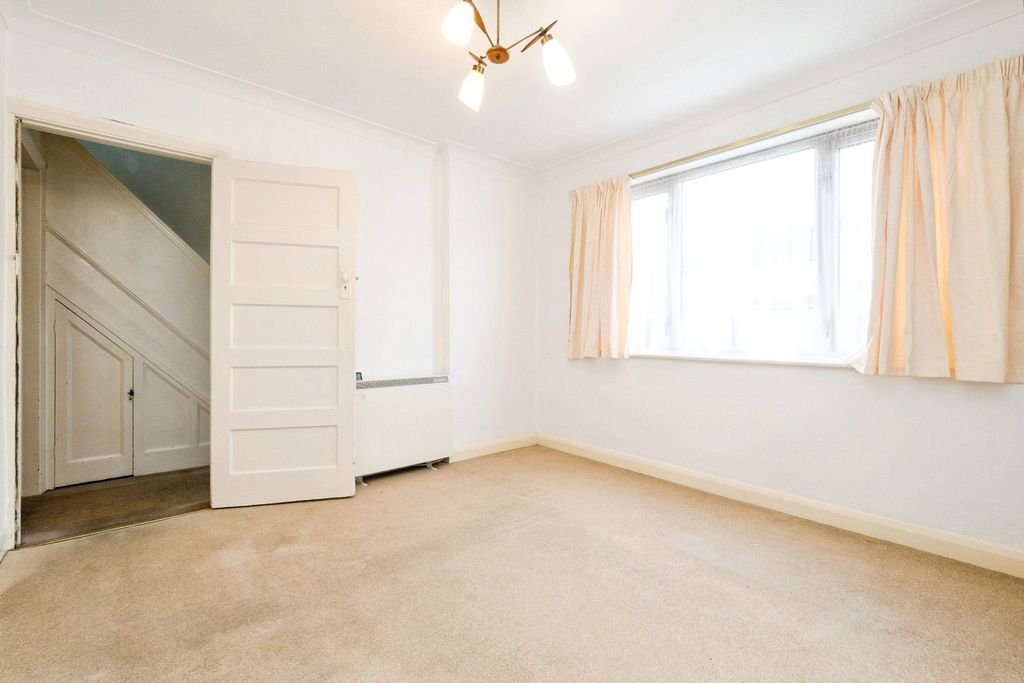 Property photo 2 of 17 Photo