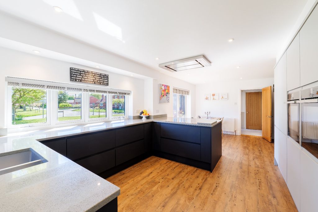 Property photo 3 of 18 5089304