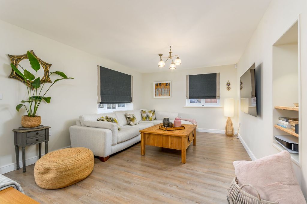 Property photo 3 of 25