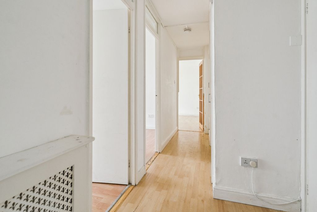 Property photo 3 of 16 Gallery